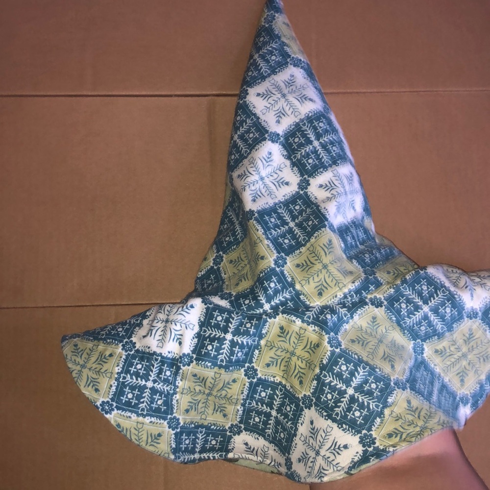 Summerween Witches Hat in reversible Green and Blue quilted pattern & floral - Picture 4 of 6